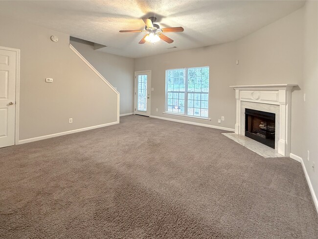 Building Photo - 3845 Grovemont Pl