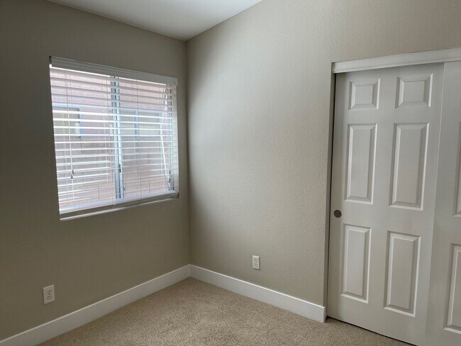 Building Photo - **GORGEOUS & MODEL PERFECT GREEN VALLEY 3 ...