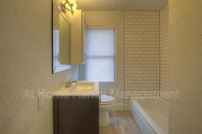 Building Photo - 1331 E 43rd St