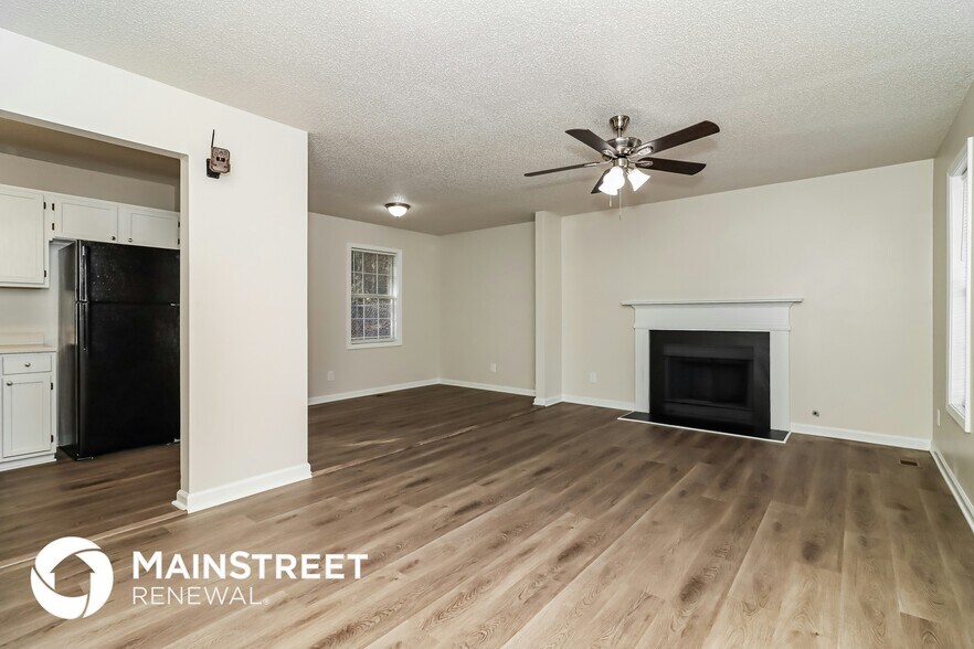 Building Photo - 211 Hampton Dr