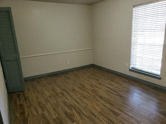 Building Photo - 6831 Stoney River Dr