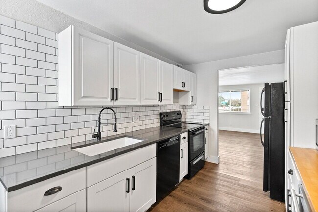 Building Photo - 1100 N Rosemary St