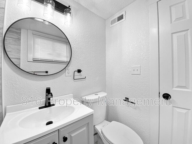 Building Photo - 4802 Locust Ave