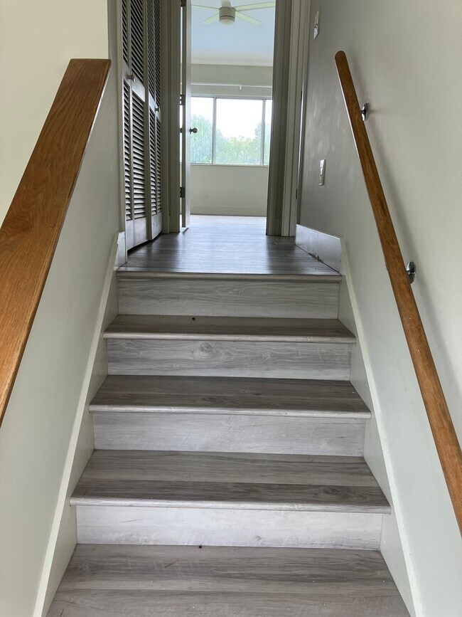 Building Photo - 2 bedroom 2.5 bathroom in Calabash