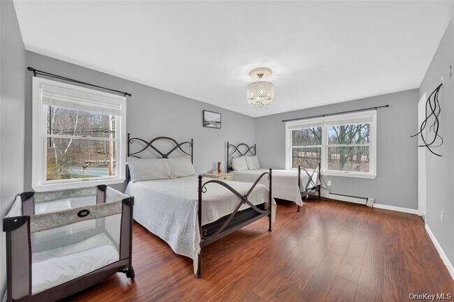 Building Photo - 155 Roselawn Rd