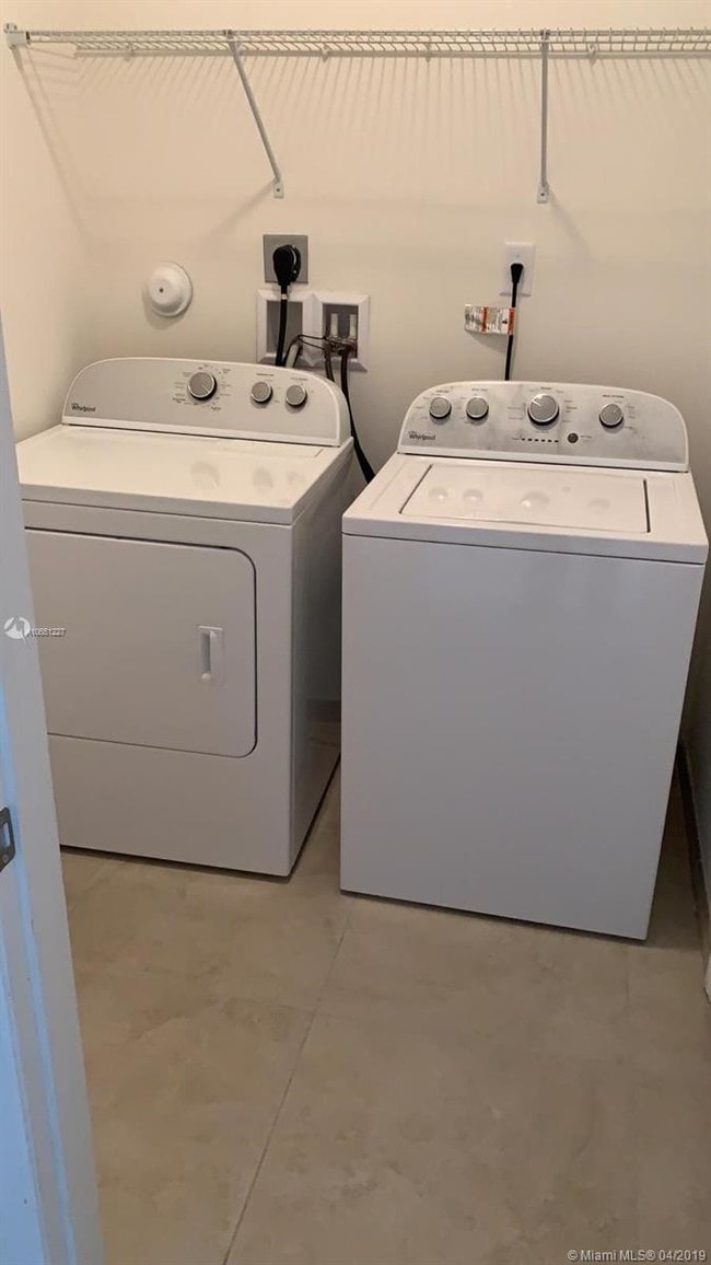 Building Photo - 6175 NW 104th Ct