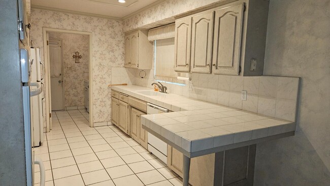 Building Photo - 7686 S Temperance Ave