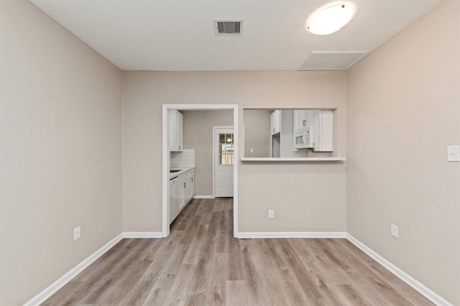 Building Photo - 1113 8th St