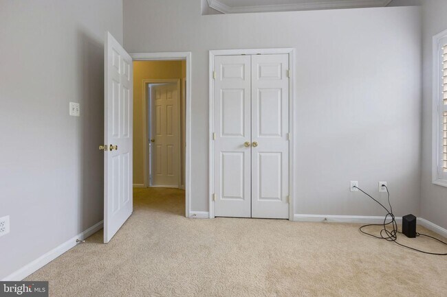 Building Photo - 434 Clayton Ln