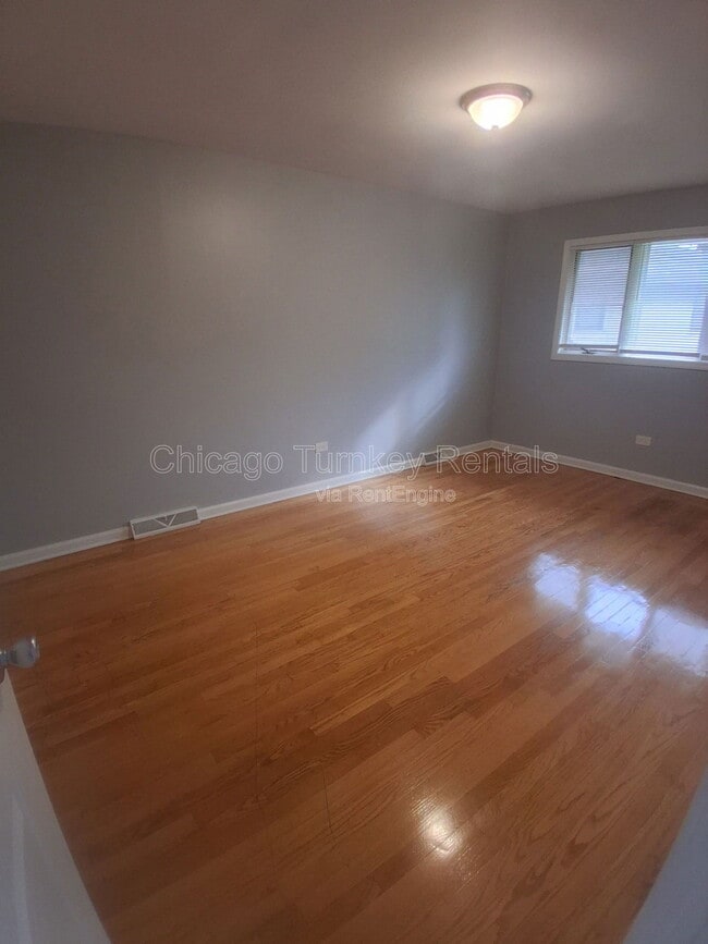 Building Photo - 1204 E 166th Pl