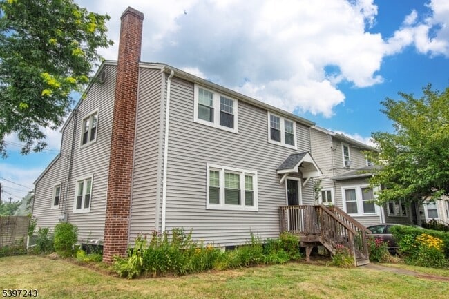 Building Photo - 266 Elmwood Ave