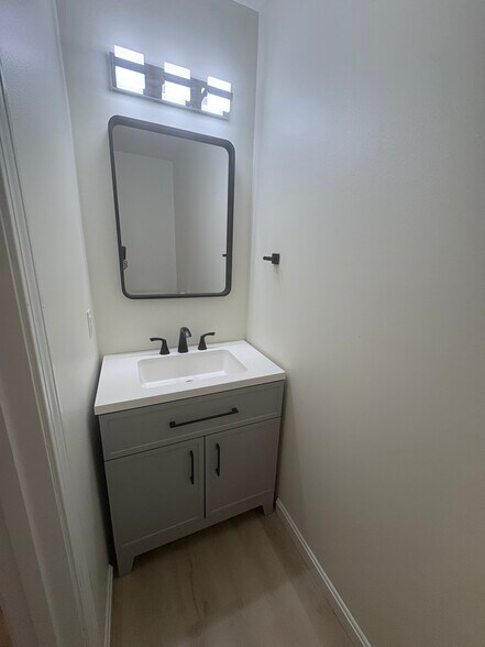 Half Bath - 1434 Ohio St