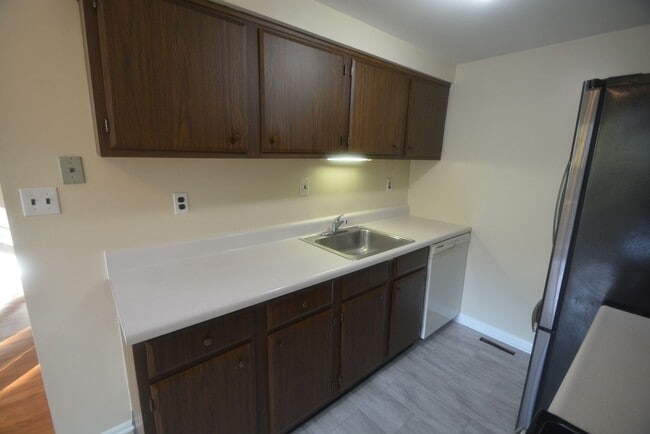 Building Photo - Recently Updated 3 Bedroom 1 Bath in Newar...