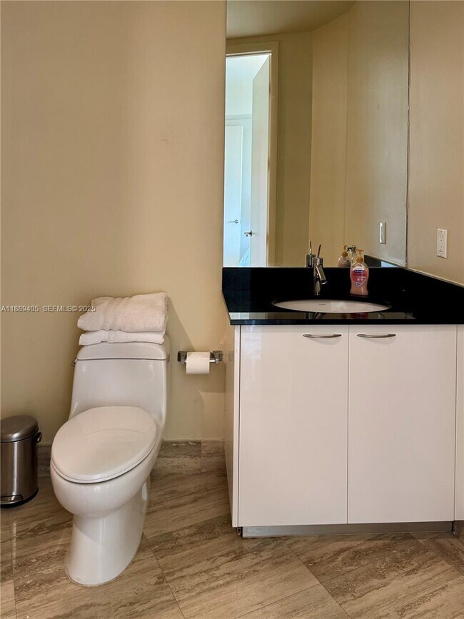 Building Photo - 16001 Collins Ave