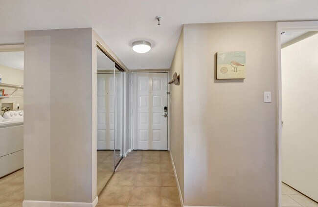 Building Photo - 950 Lavers Cir