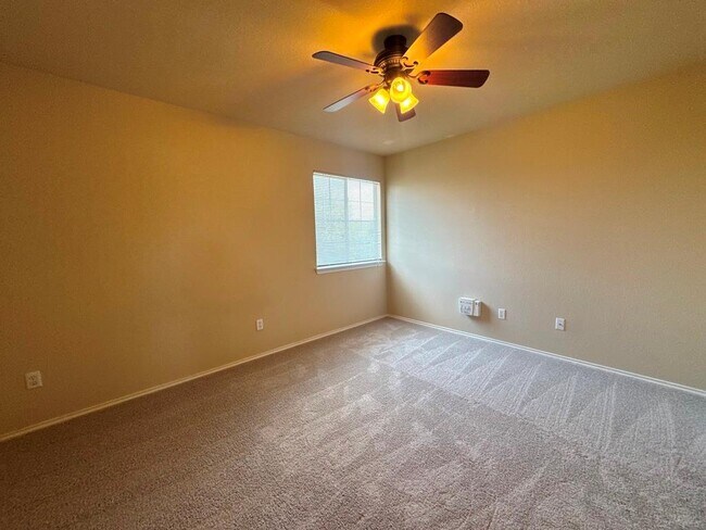 Building Photo - 1005 Gentry Dr