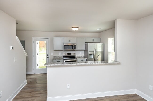 Building Photo - Elegant 2BR/2.5BA Townhome minutes from Downtown Greenville and walking distance to Swamp Rabbit ...