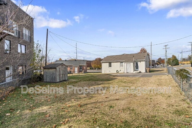 Building Photo - 802 Ramsey St