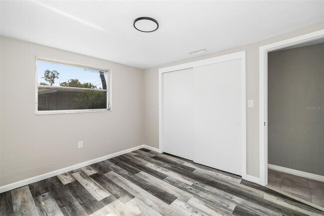 Building Photo - 6051 Carlton Ave