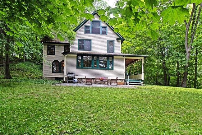 Building Photo - 90 Indian Trl Ave