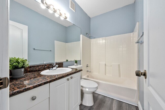 Building Photo - 2 Bedroom/2 Bath Condo with Garage and Pool view in Grand Reserve at Kirkman Parke