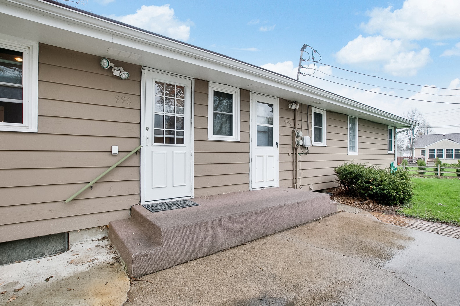 Building Photo - 996 Larpenteur Ave West