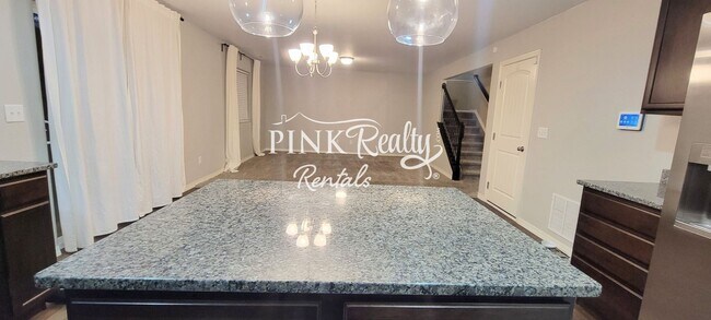 Building Photo - 9527 Desert Lily Cir