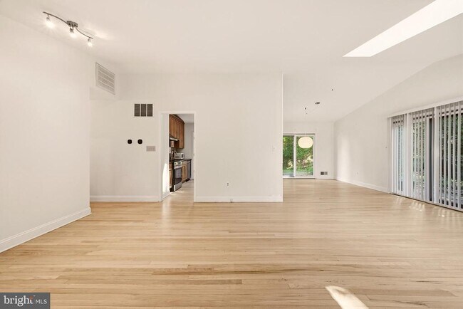 Building Photo - 8400 Thornden Terrace