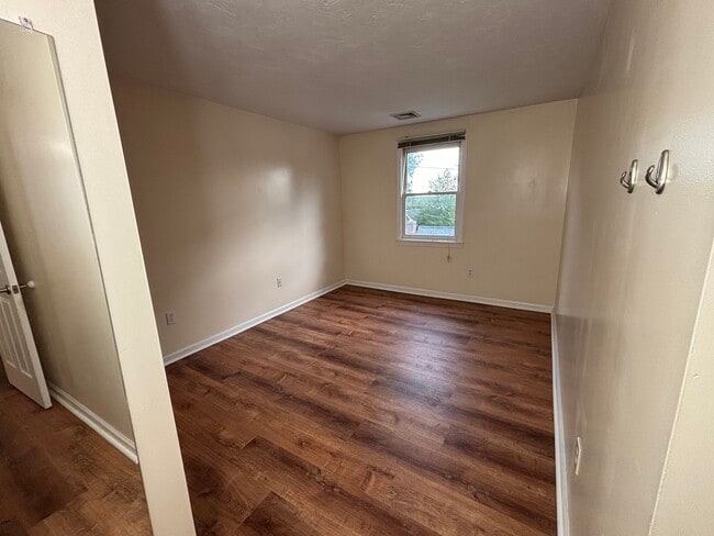 Building Photo - 118 Montclair Ave