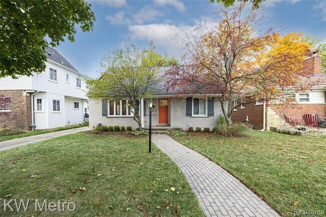 Primary Photo - 1316 Lyons Ave