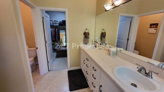 Building Photo - Beautiful 3 BD | 2.5 BA Near Tanner Creek ...