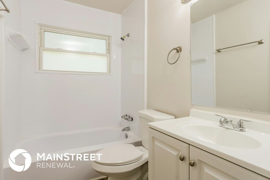 Building Photo - 1455 Broadlawns Ln