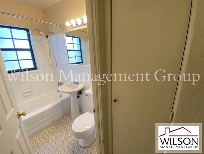 Building Photo - 419 Westminster St