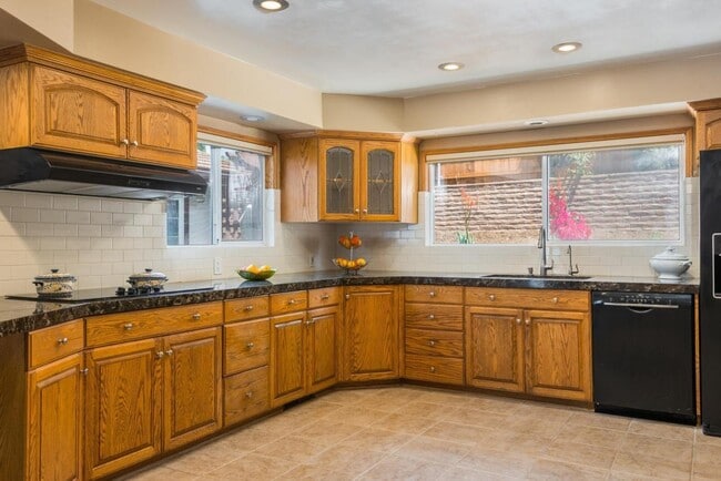 Building Photo - Stylish 3-Bed + Office Retreat with Sweepi...