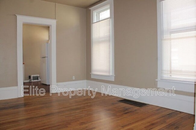 Building Photo - 322 W Routt Ave