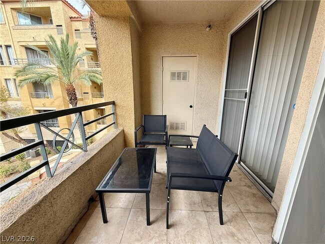 Building Photo - 270 E Flamingo Rd