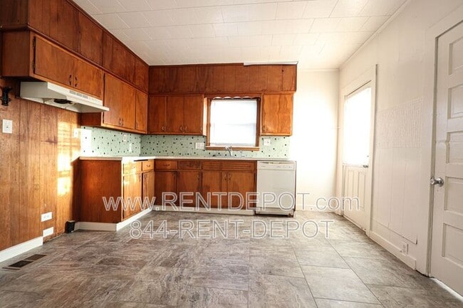 Building Photo - 2114 N. Fifth Ave.