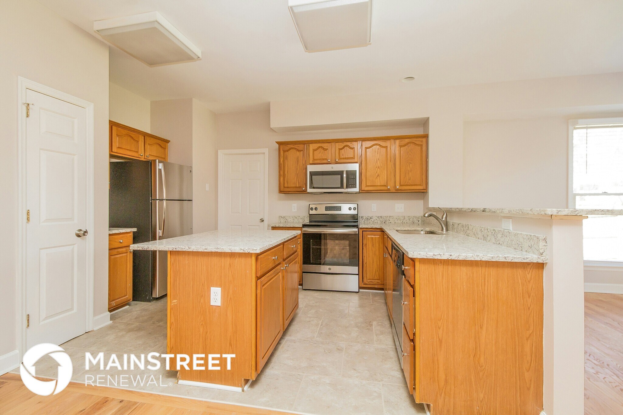 Building Photo - 4352 Cambridge Dr