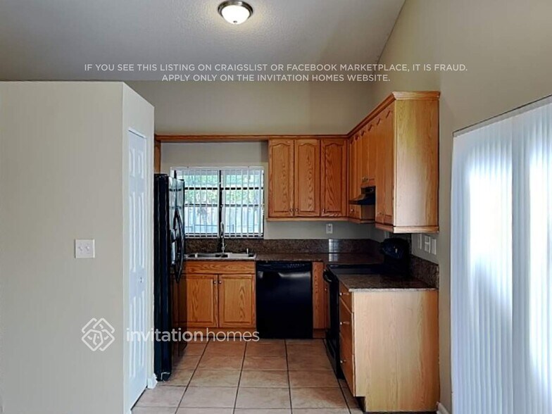 Building Photo - 13960 Beechwood Ct
