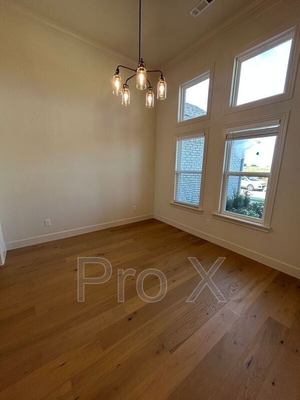 Building Photo - 2004 Charles St