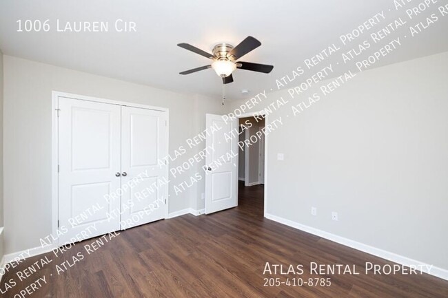 Building Photo - 1006 Lauren Cir E