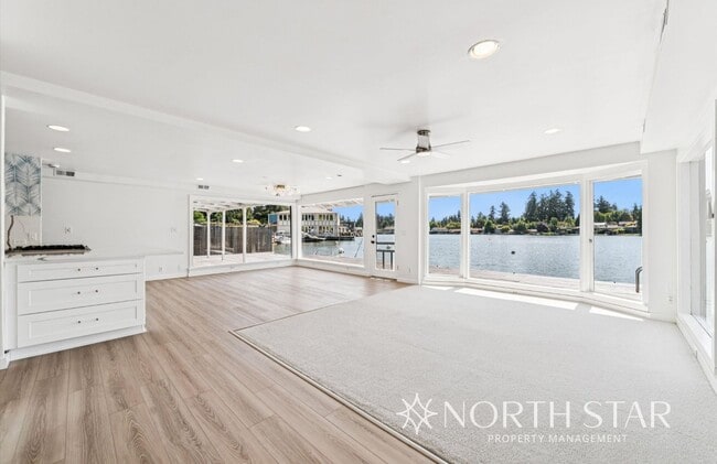 Building Photo - Newly renovated stunning lakefront home.