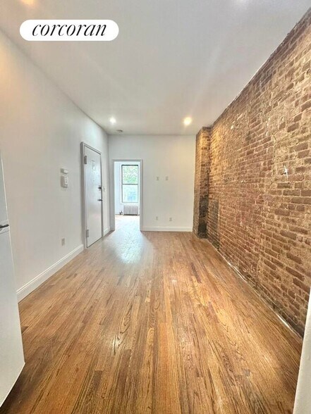 Building Photo - 507 E 81st St