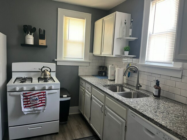 Building Photo - 207 New York St