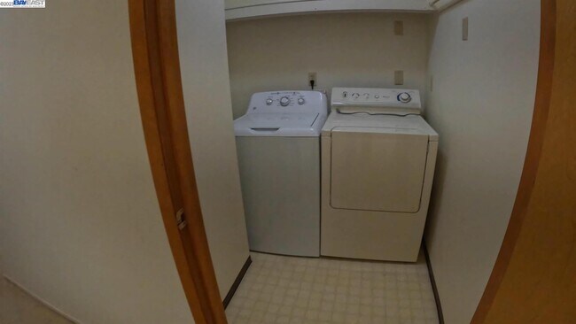 Building Photo - 9 Reservoir St