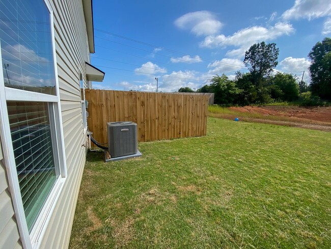 Building Photo - New Townhome