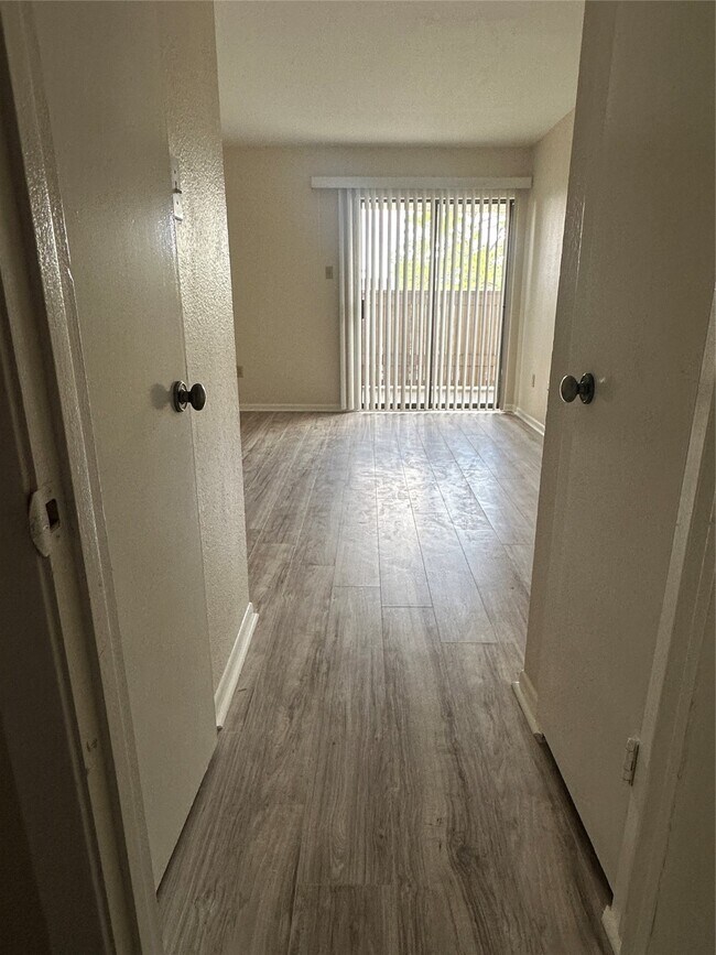 Building Photo - 8421 Hearth Dr