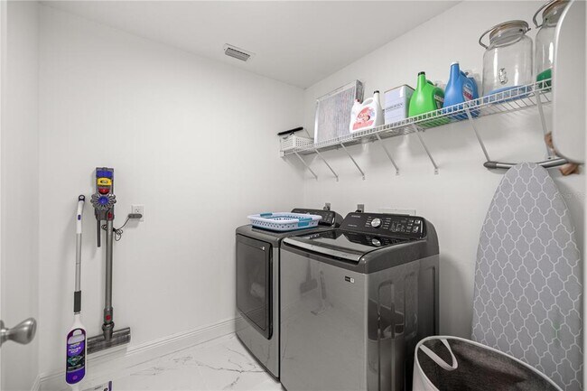 Building Photo - 7191 Hemlock Rd