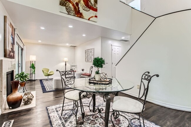 Building Photo - Beautifully Updated 2 Bedroom, 1.5 Bathroom Townhome-Style Condo in Tanasbrook, Near Tanasbourne!