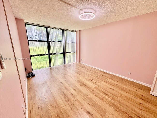Building Photo - 17011 N Bay Rd